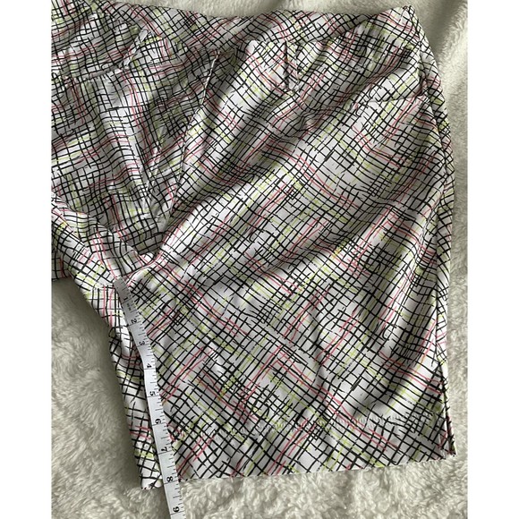 Page& Tuttle Women’s Bermuda/Golf Shorts White With Mixed Colors, Size 16. - Picture 3 of 7